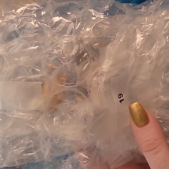 Goebel Hummel "Barnyard Hero" 4" Tall Boy Fence and Duck TMK-3 #195 Figurine - Picture 3 of 4